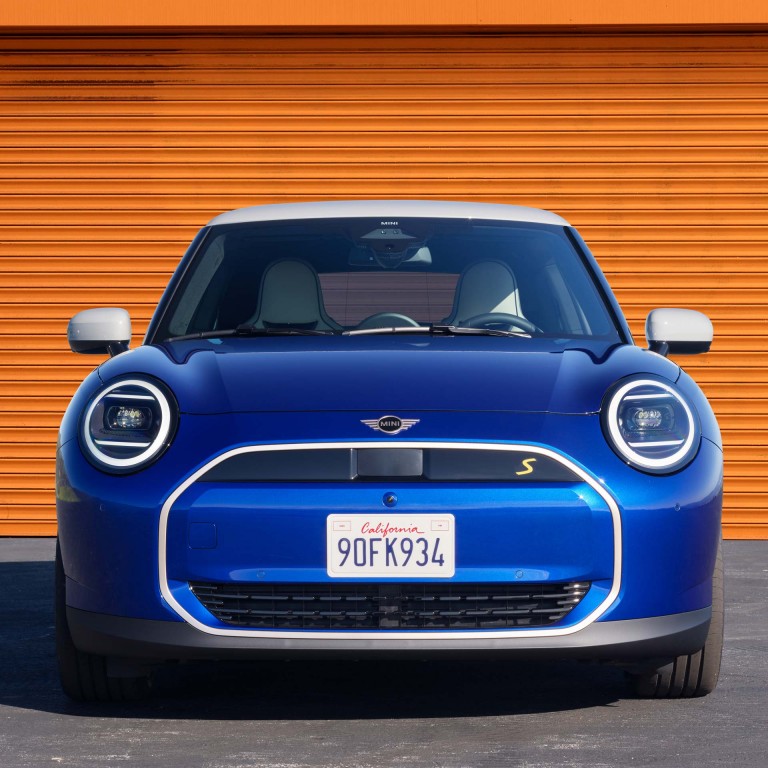 https://www.mini.fr/fr_FR/home/range/all-electric-mini-cooper/_jcr_content/root/container/mosaic_gallery/mosaicGalleryItemsPar/mosaic_gallery_item_0/imageItem/damImage.narrow.768w.j_1707292090200.jpg