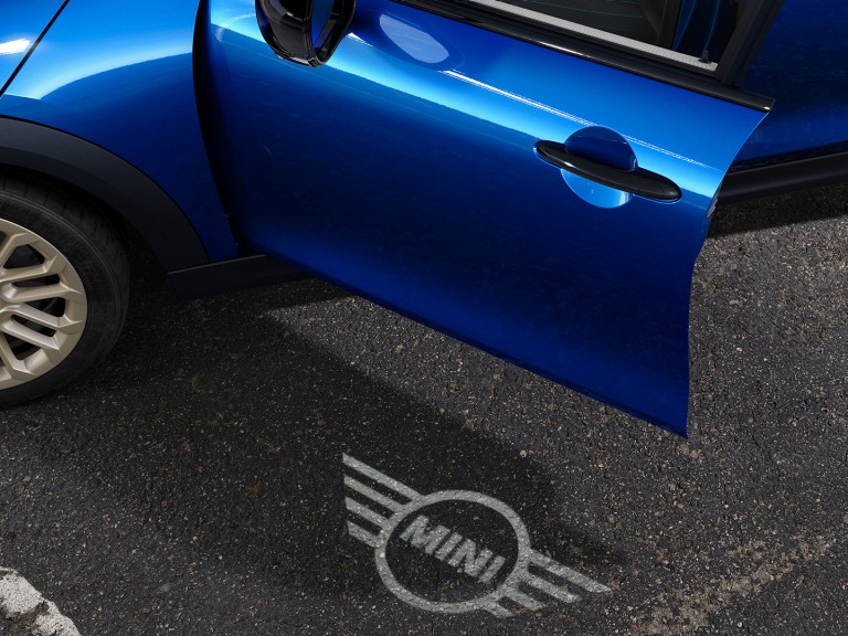 MINI Cooper 5 portes - extérieur - points forts  - signature de l'éclairage d'accueil