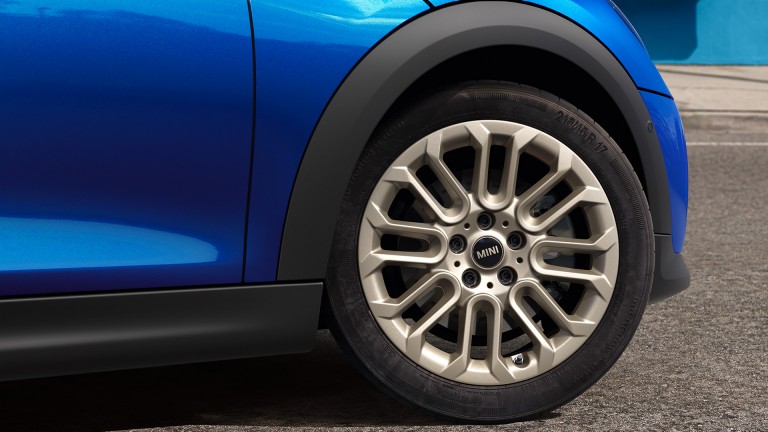 MINI Cooper 5 Portes - points forts extérieurs - focus sur les roues